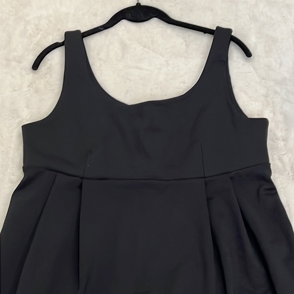 Gap maternity size M scoop neck simple black dress - Picture 7 of 9